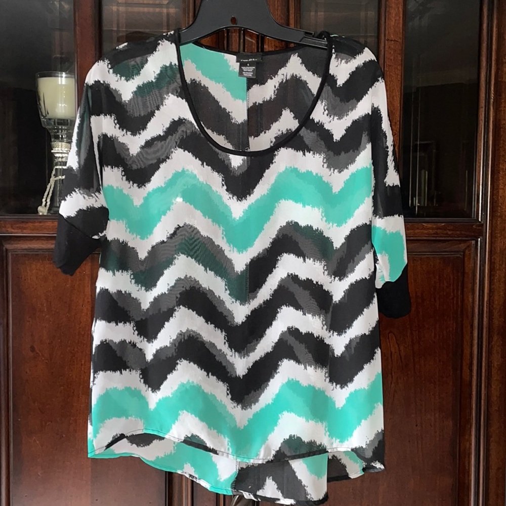 Women’s Size Small Sheer Short Sleeve Blouse